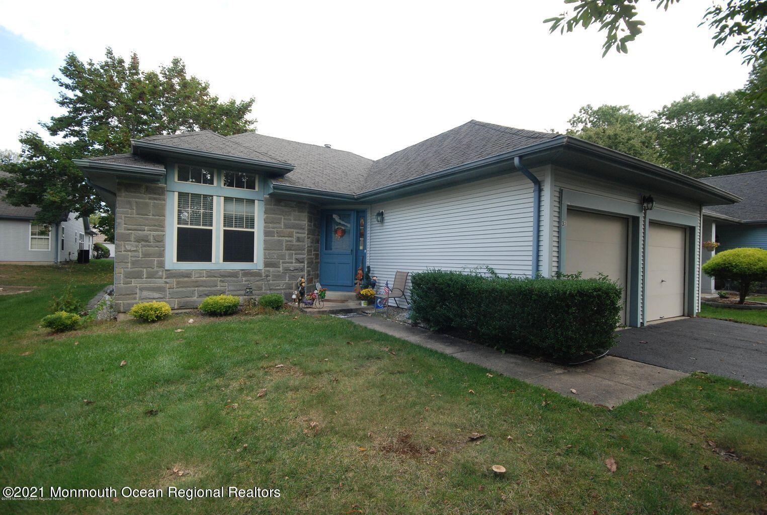 32 Waverly Lane Jackson, NJ 08527 - Photo 2 of 19 a front view of a house with a garden