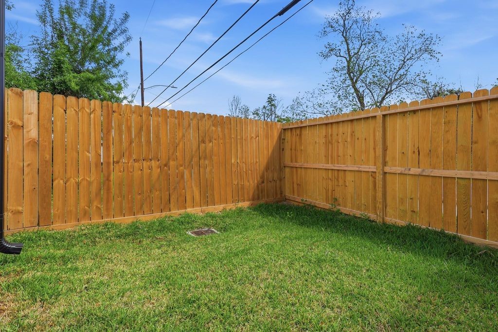 4723 Mallow Street, Unit B Houston, TX 77033 - Photo 26 of 27