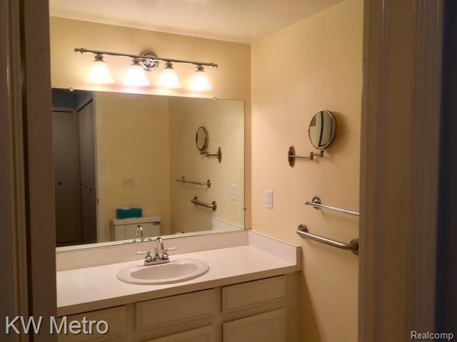 29652 Middlebelt Road, Unit 1402 Farmington Hills, MI 48334 - Photo 9 of 12