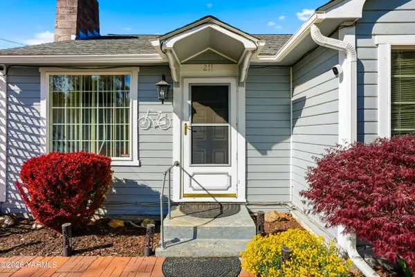 $350,000 | 211 East Second Street, Naches, WA 98937
