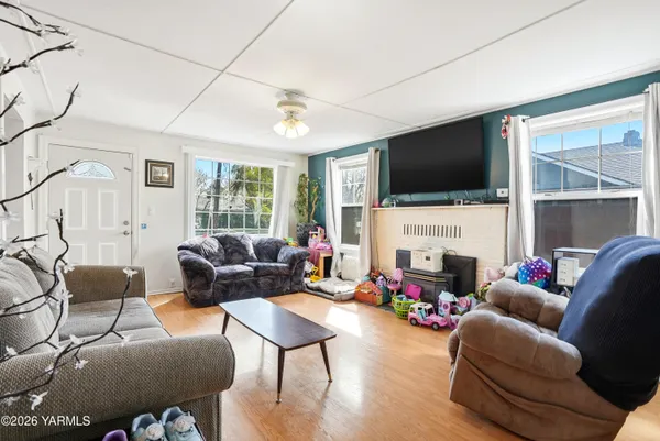 $350,000 | 211 East Second Street, Naches, WA 98937