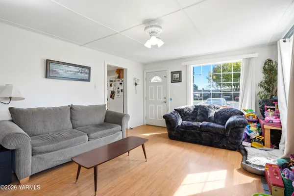 $350,000 | 211 East Second Street, Naches, WA 98937