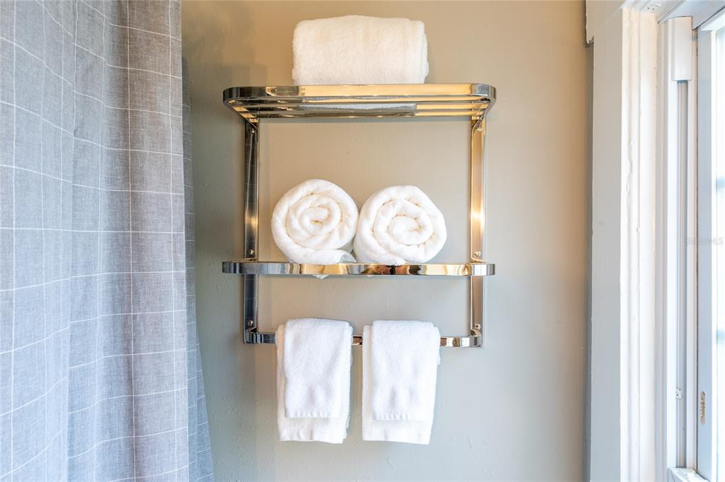 515 Daniels Avenue Orlando, FL 32801 - Photo 13 of 36 a close view of door lock