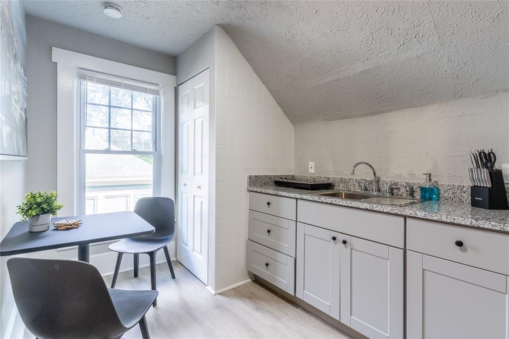 515 Daniels Avenue Orlando, FL 32801 - Photo 22 of 36 a kitchen with sink and chair