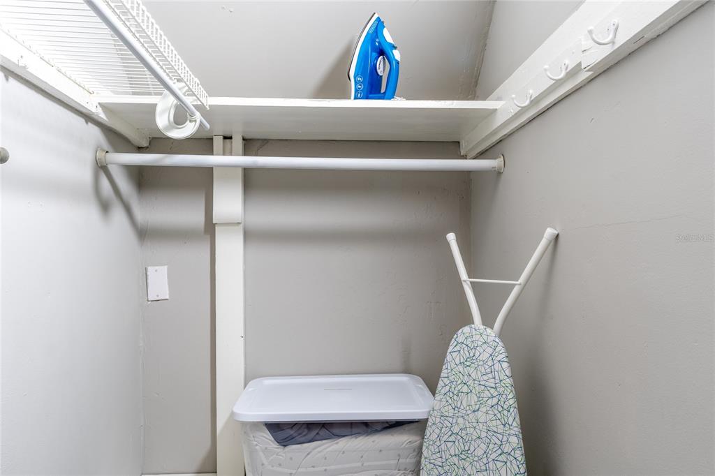 515 Daniels Avenue Orlando, FL 32801 - Photo 26 of 36 a bathroom with a toilet and a bathtub