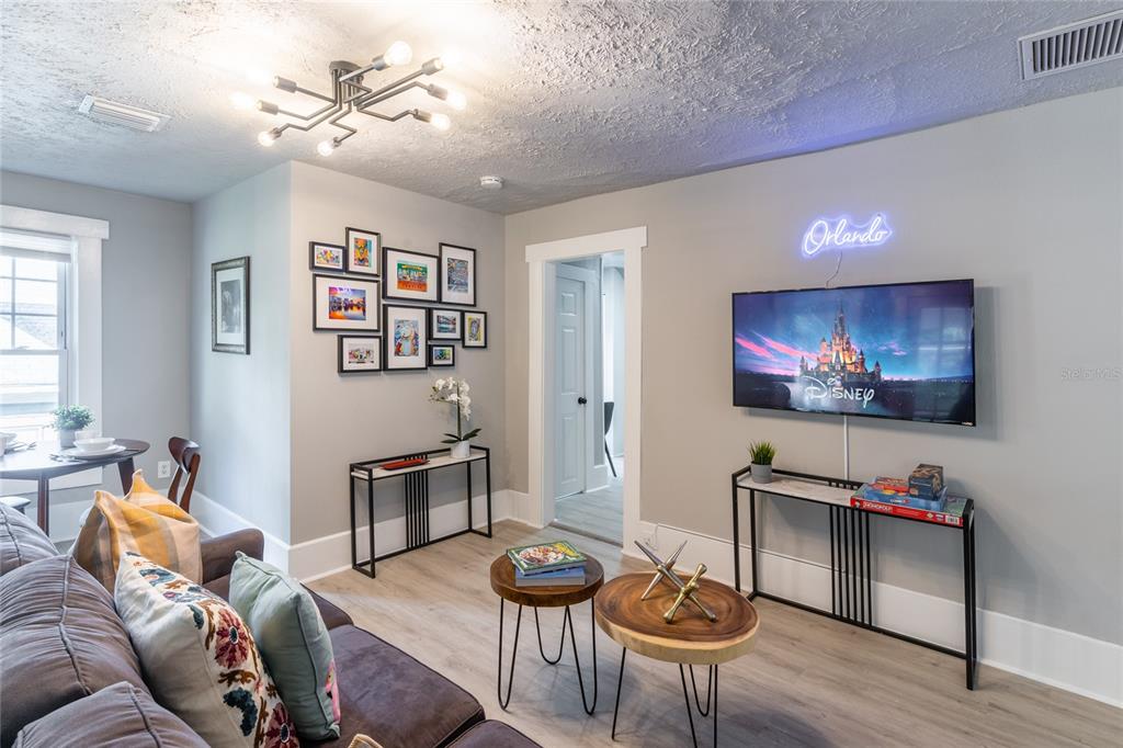 515 Daniels Avenue Orlando, FL 32801 - Photo 3 of 36 a living room with furniture and a flat screen tv