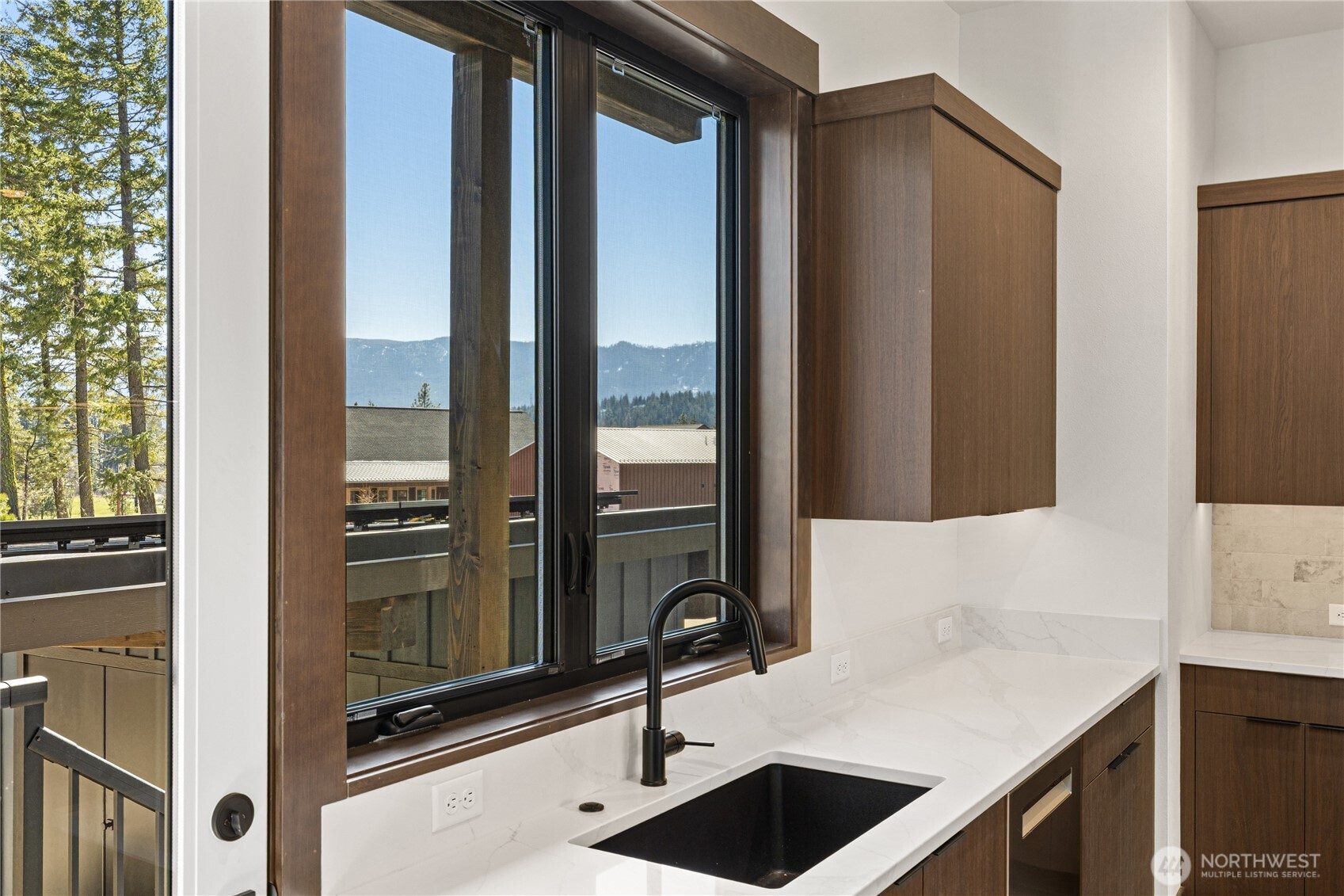 105 Riverbend Loop Cle Elum, WA 98922 - Photo 8 of 22 a kitchen with a sink and a window