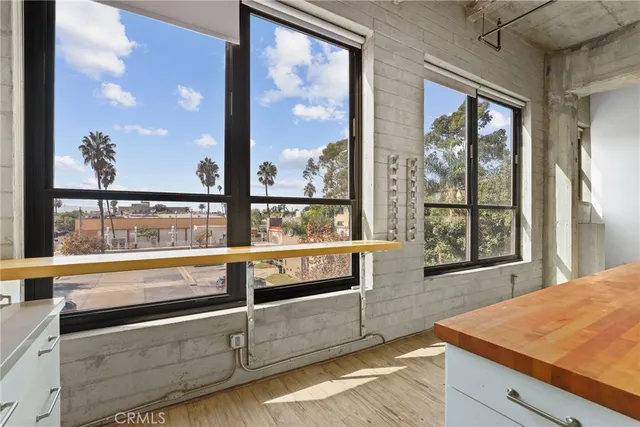 a view of a large window with an outdoor view