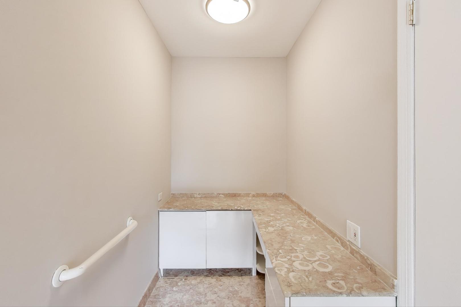 300 Boardwalk Place Park Ridge, IL 60068 - Photo 20 of 52