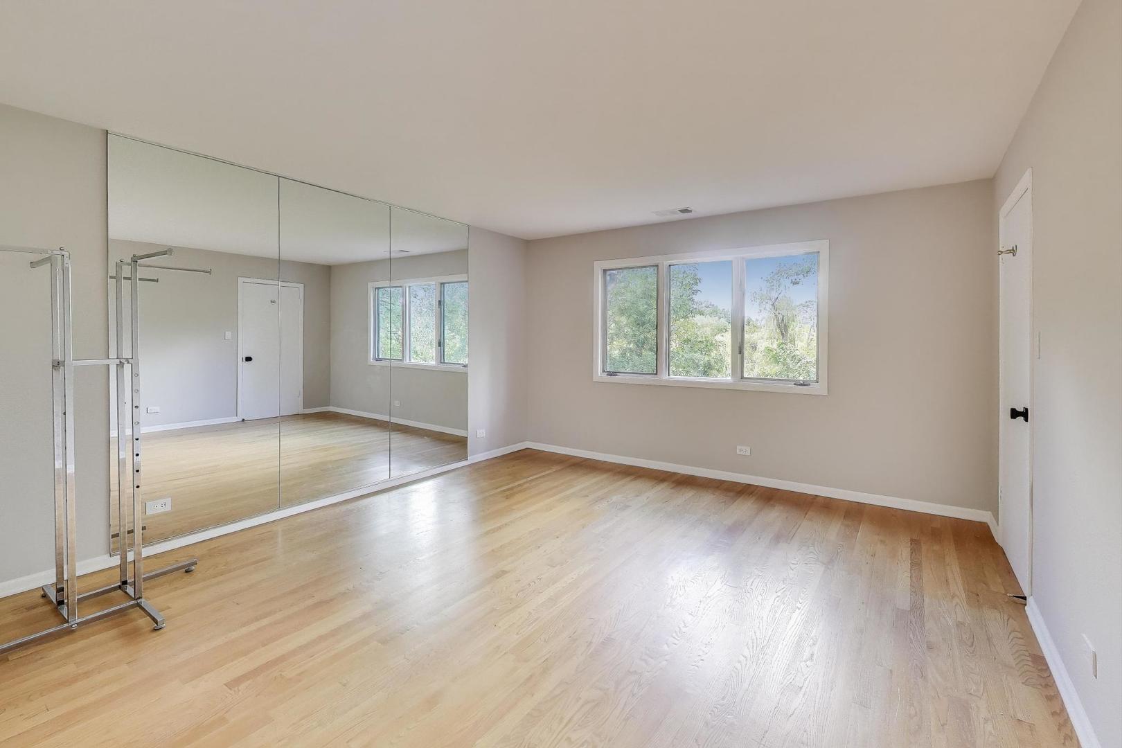 300 Boardwalk Place Park Ridge, IL 60068 - Photo 27 of 52 an empty room with wooden floor and windows
