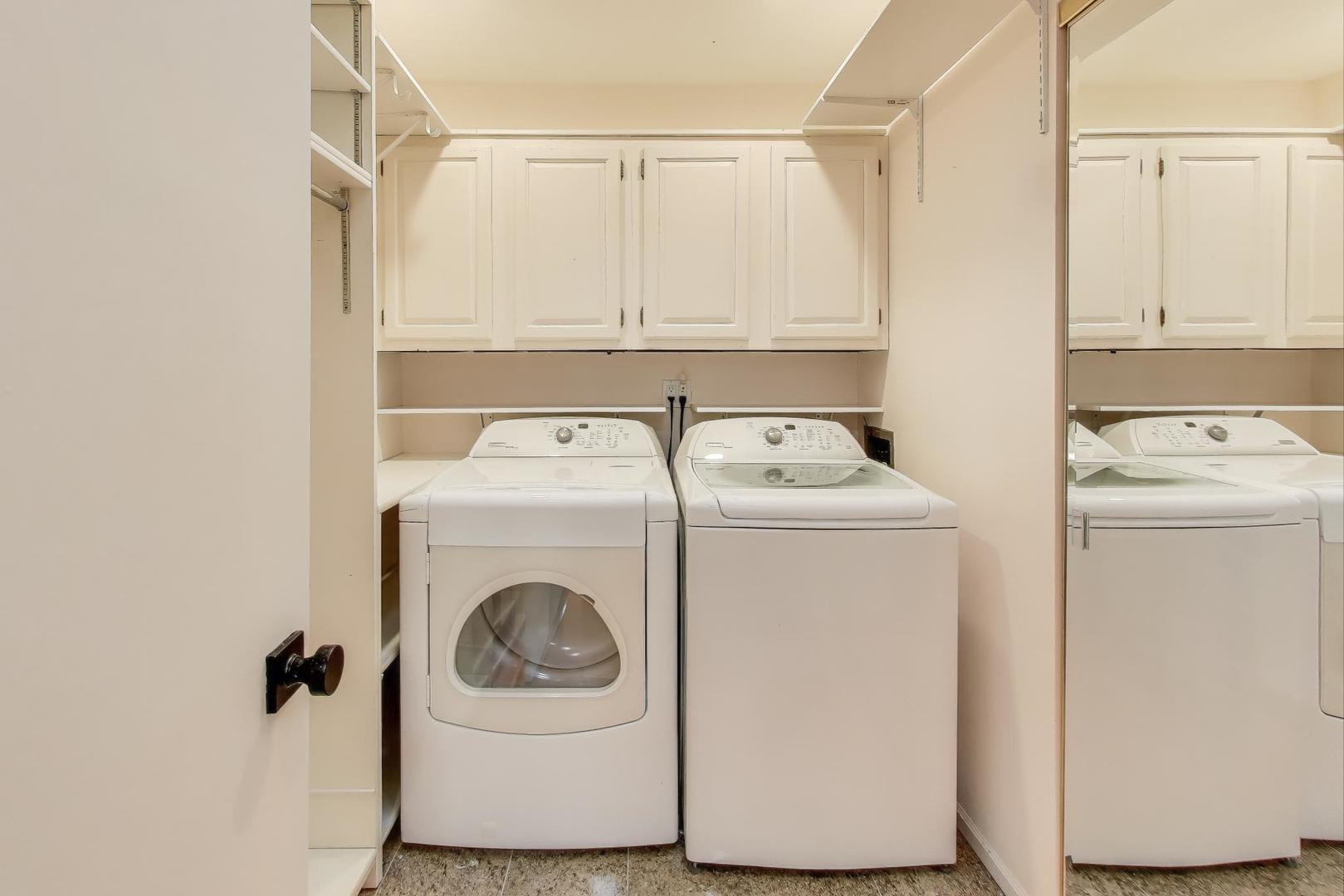 300 Boardwalk Place Park Ridge, IL 60068 - Photo 30 of 52 a utility room with dryer and washer