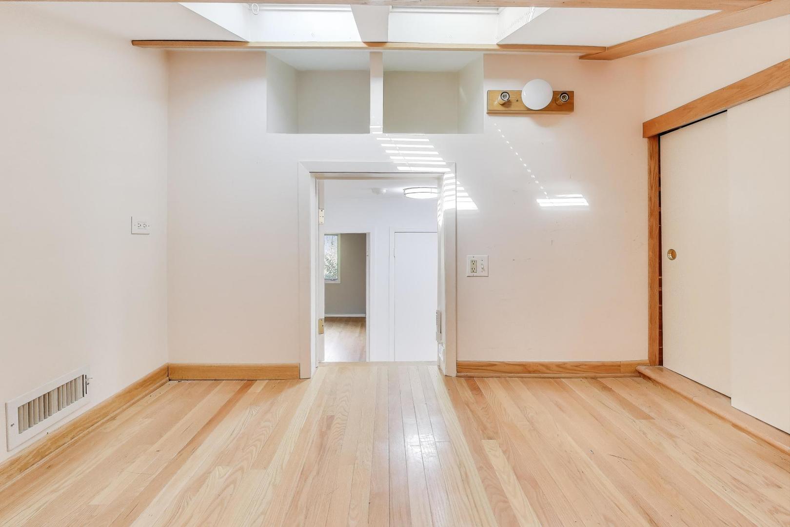 300 Boardwalk Place Park Ridge, IL 60068 - Photo 31 of 52 a view of a room with wooden floor and a hallway