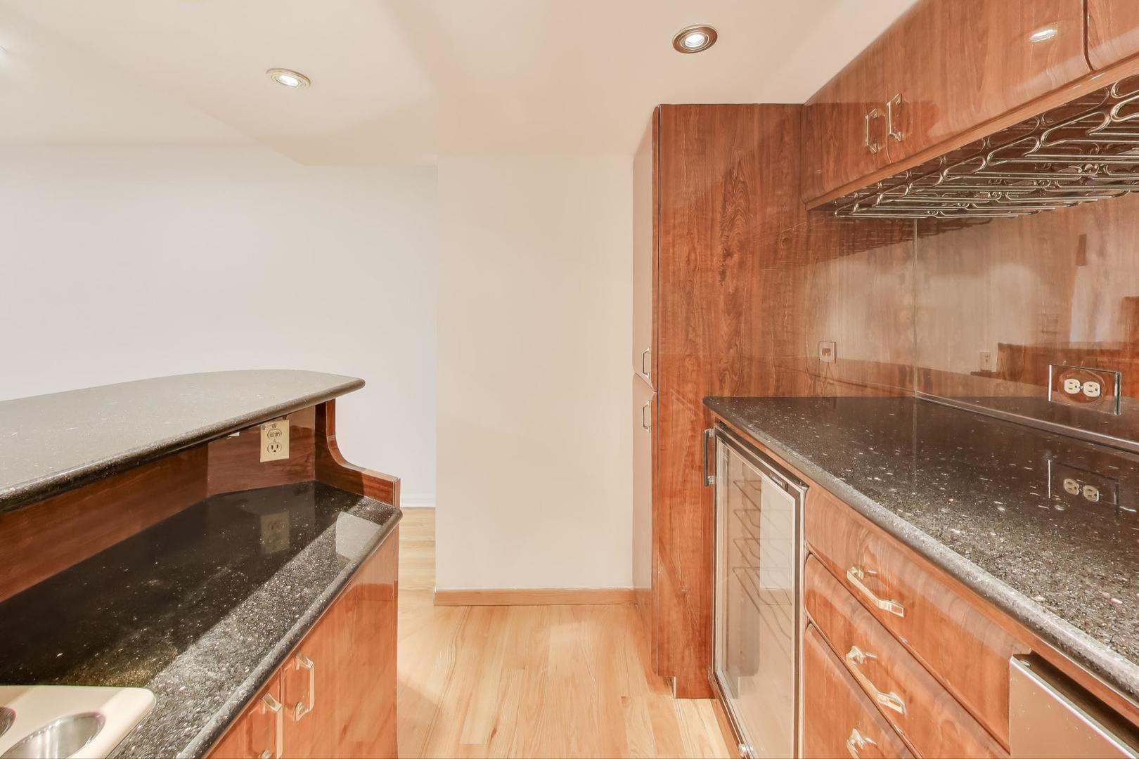 300 Boardwalk Place Park Ridge, IL 60068 - Photo 38 of 52 a kitchen with granite countertop a sink and a stove