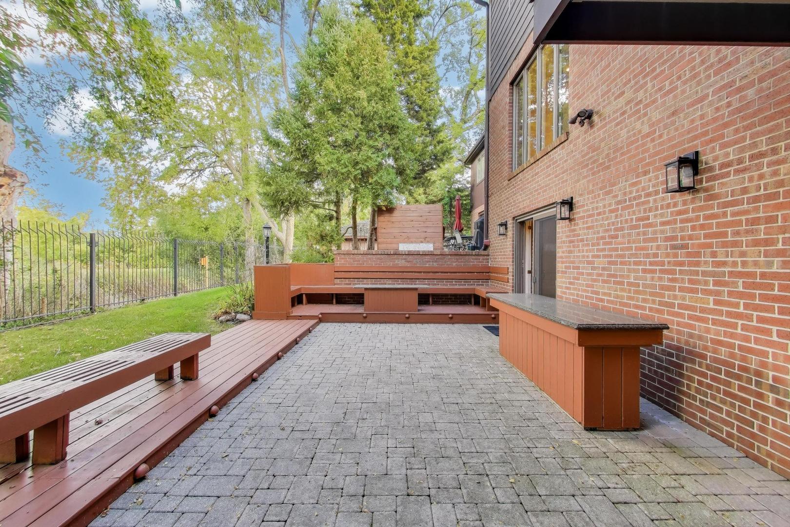 300 Boardwalk Place Park Ridge, IL 60068 - Photo 47 of 52 a backyard of a house with table and chairs