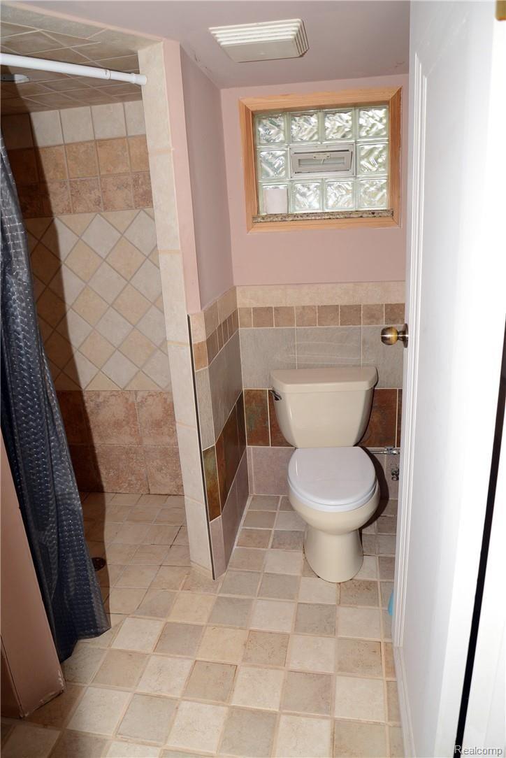 2215 West Auburn Road Rochester, MI 48309 - Photo 31 of 34 BATHROOM IN BASEMENT