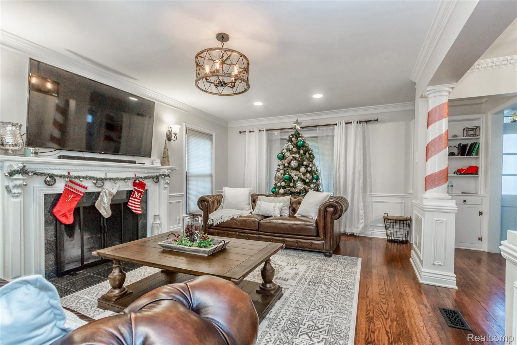 3456 Eastham Road Dearborn, MI 48120 - Photo 6 of 32 06.jpg