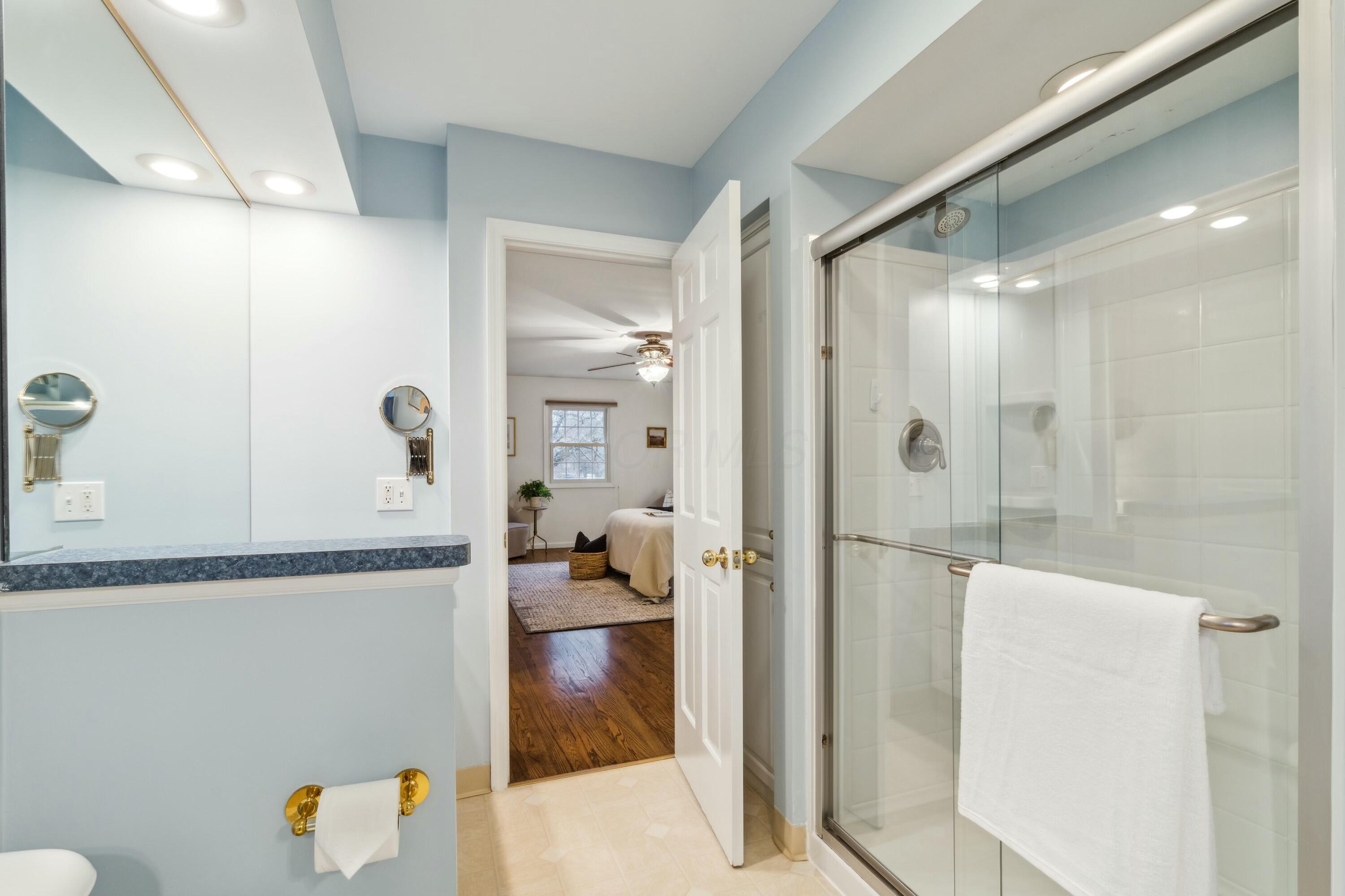 4052 Fenwick Road Columbus, OH 43220 - Photo 50 of 76 Ensuite Bathroom