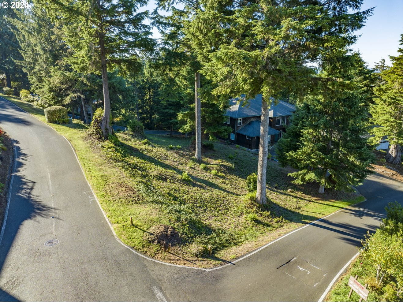 425 Surf View Drive Siletz, OR 97380 - Photo 6 of 15 a view of a backyard with fountain