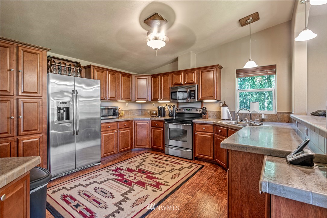 248-35 Burchett Road Onalaska, WA 98570 - Photo 3 of 32