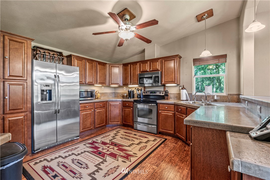 248-35 Burchett Road Onalaska, WA 98570 - Photo 4 of 32