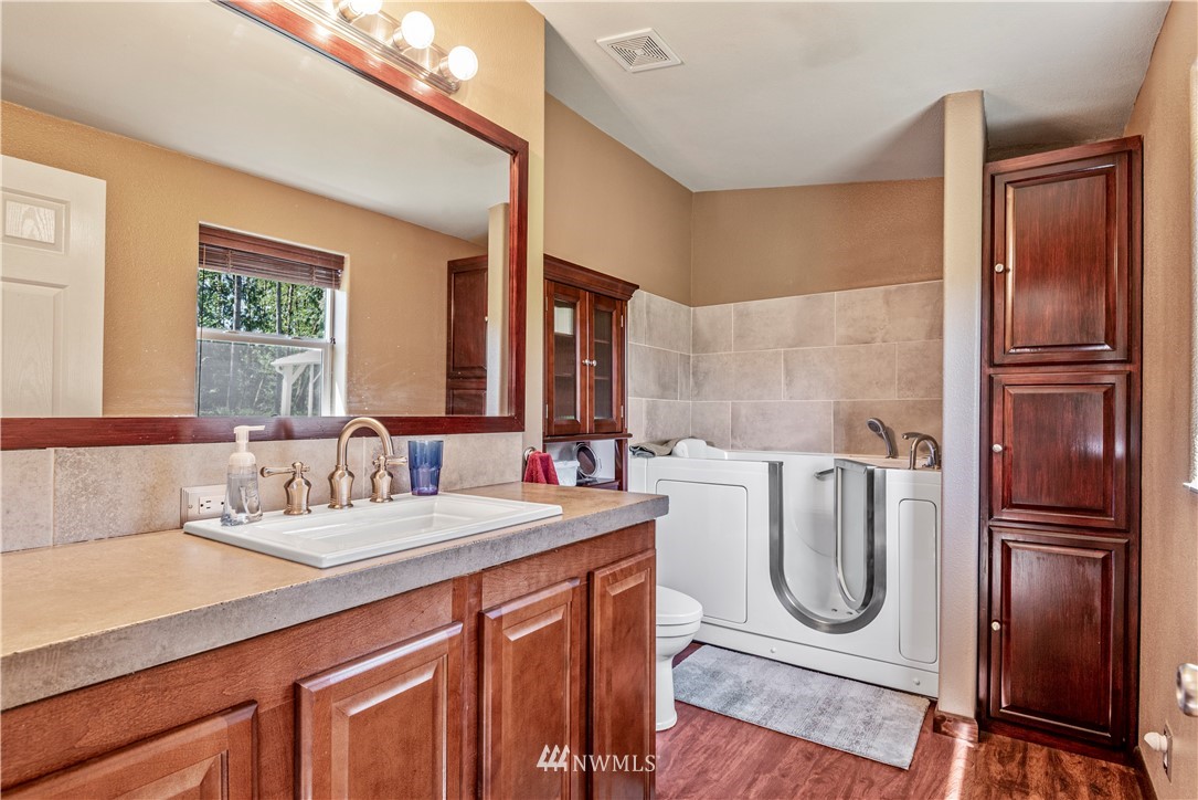 248-35 Burchett Road Onalaska, WA 98570 - Photo 8 of 32