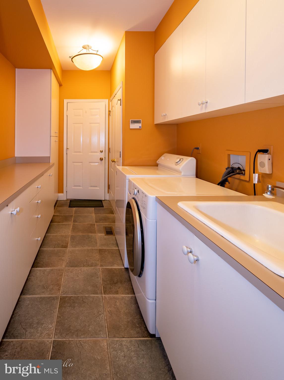 8 Roland Green, Unit 4 Baltimore, MD 21210 - Photo 22 of 76 Laundry/Mud Room from Kitchen to Garage