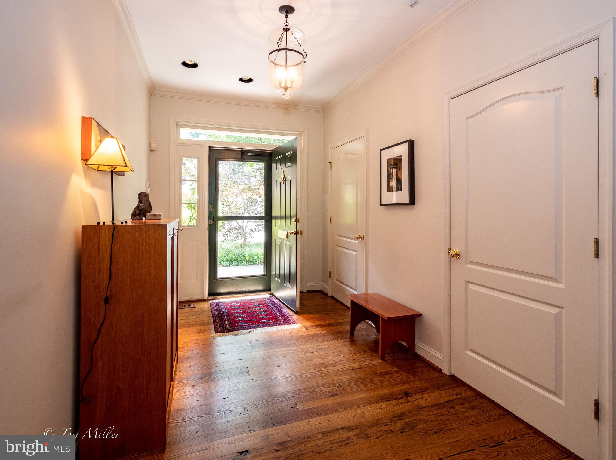 8 Roland Green, Unit 4 Baltimore, MD 21210 - Photo 4 of 76 Foyer