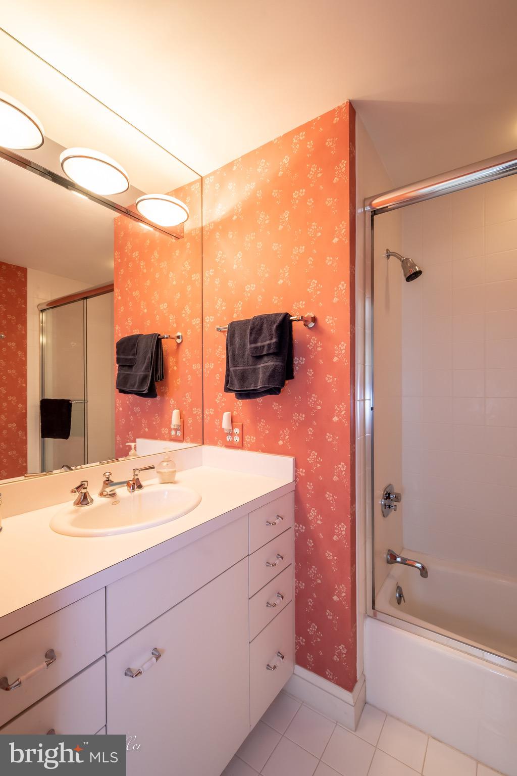 8 Roland Green, Unit 4 Baltimore, MD 21210 - Photo 59 of 76 Third Bedroom En Suite Bathroom