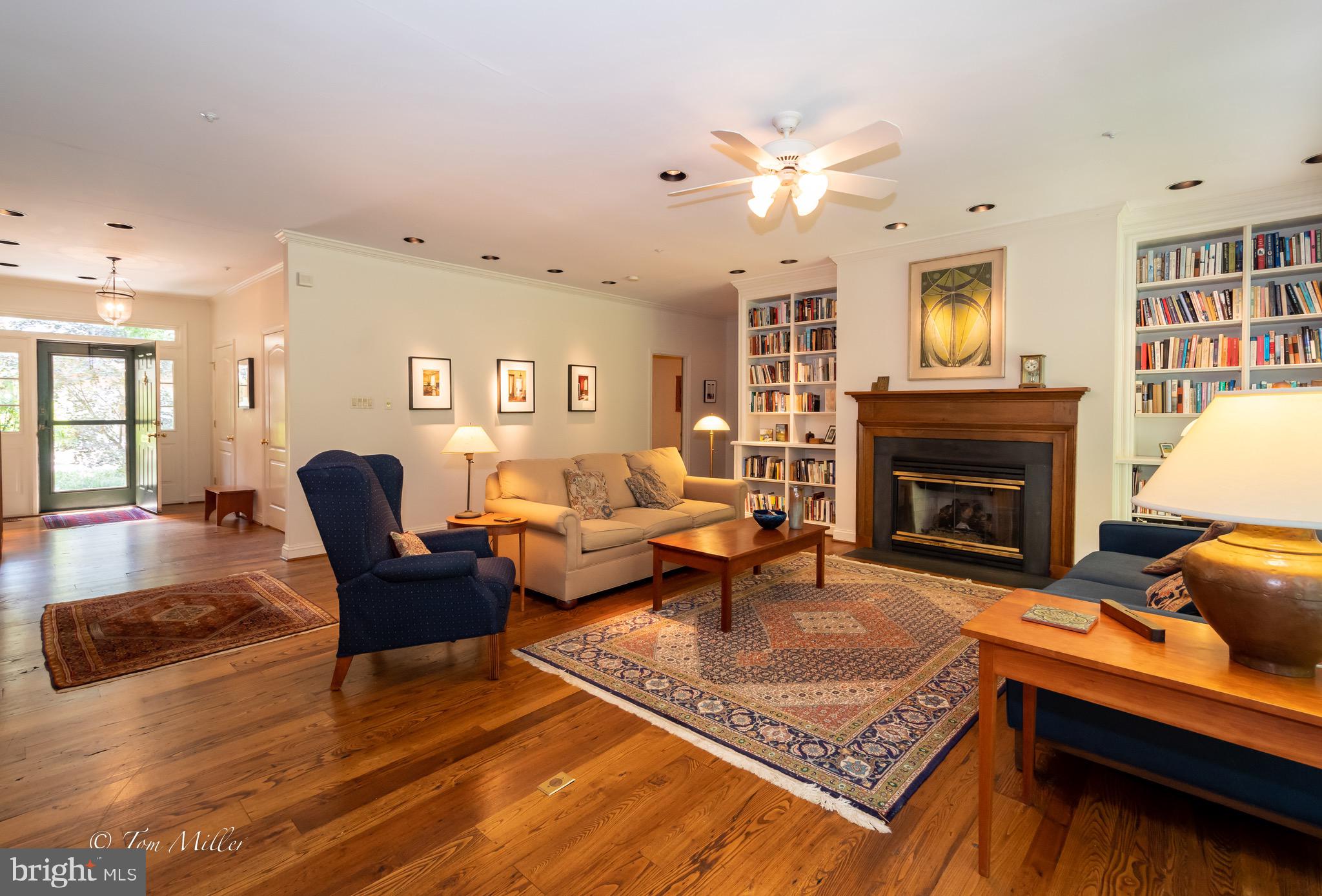 8 Roland Green, Unit 4 Baltimore, MD 21210 - Photo 7 of 76 Living Room