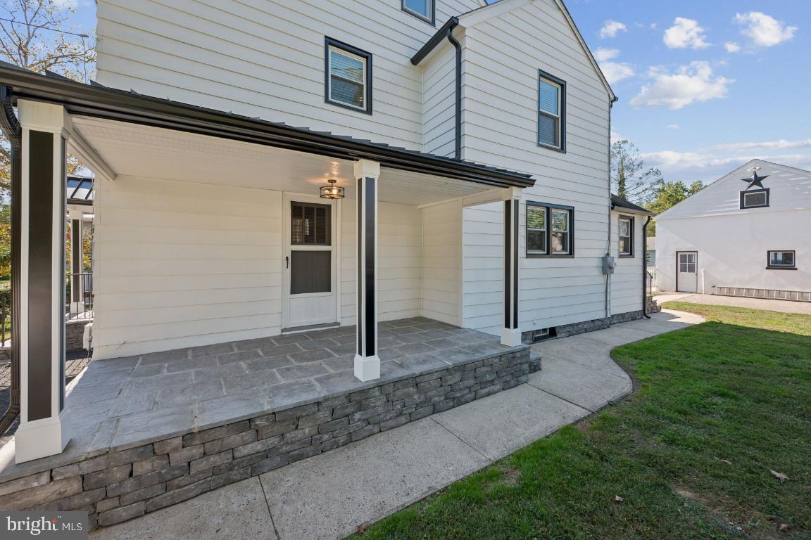 76 Branch Street Mount Holly, NJ 08060 - Photo 20 of 26 Wraparound porch