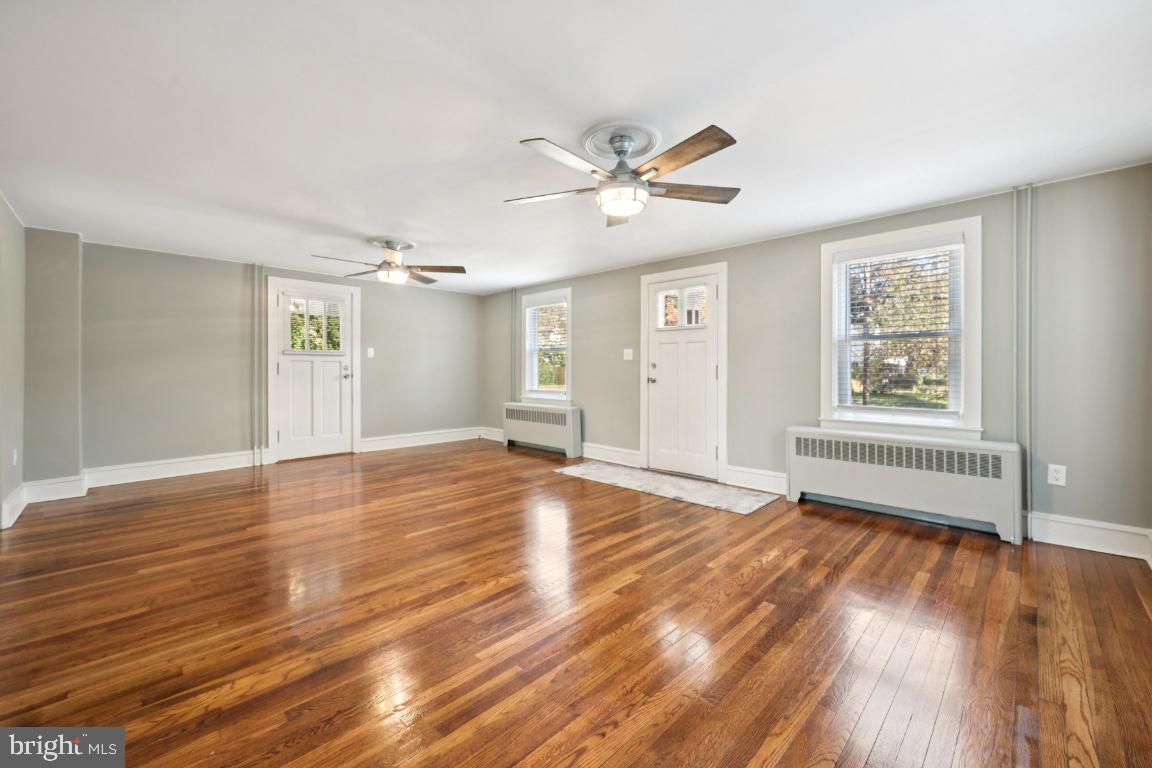 76 Branch Street Mount Holly, NJ 08060 - Photo 3 of 26 Livingroom