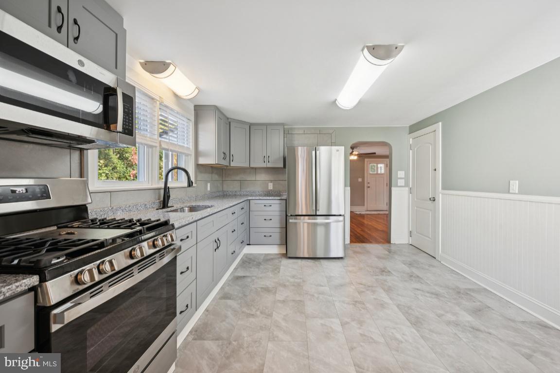 76 Branch Street Mount Holly, NJ 08060 - Photo 7 of 26 Eat-in Kitchen