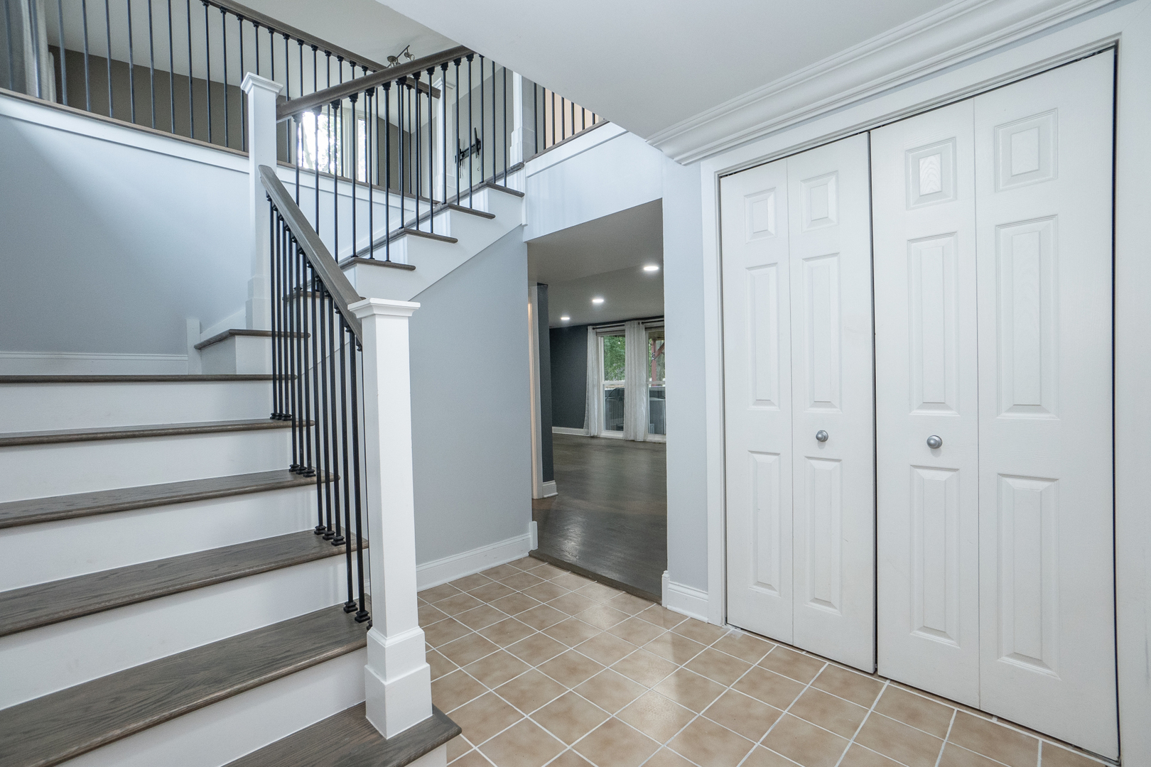 1400 Cooper Road Hoffman Estates, IL 60169 - Photo 3 of 32