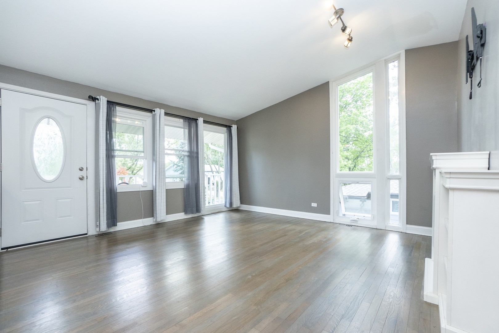 1400 Cooper Road Hoffman Estates, IL 60169 - Photo 4 of 32