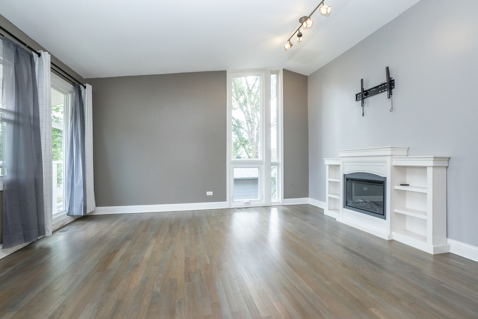 1400 Cooper Road Hoffman Estates, IL 60169 - Photo 5 of 32