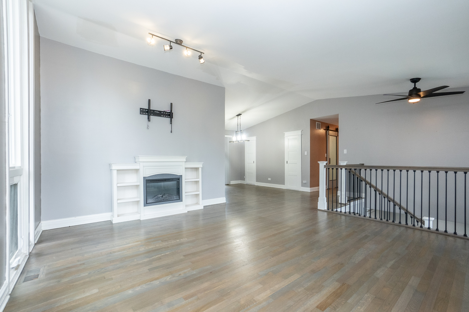 1400 Cooper Road Hoffman Estates, IL 60169 - Photo 6 of 32