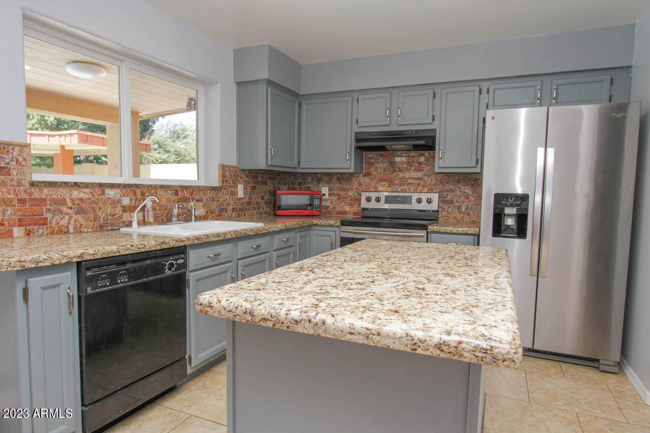 5654 West Mountain View Road Glendale, AZ 85302 - Photo 26 of 54 5654 W Mountain View Rd-4