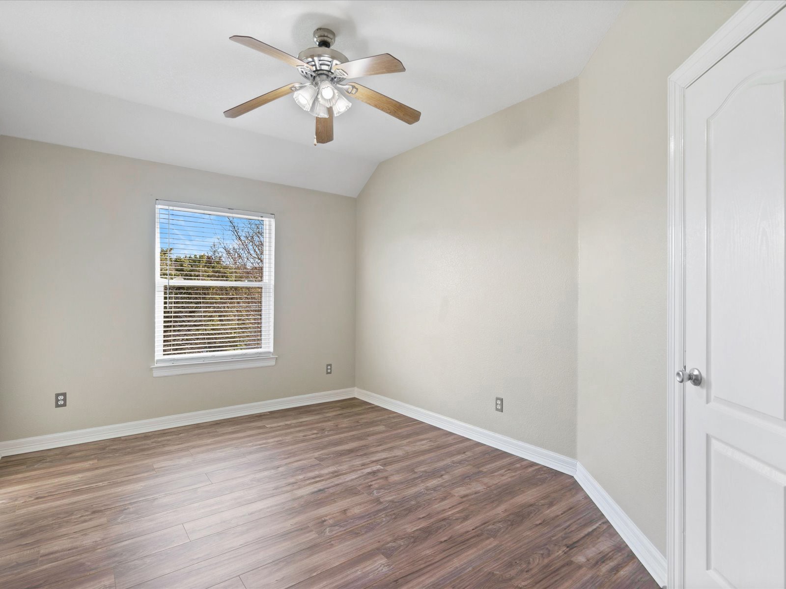 1005 Overlook Bend Leander, TX 78641 - Photo 22 of 25 Spare Bedroom 4