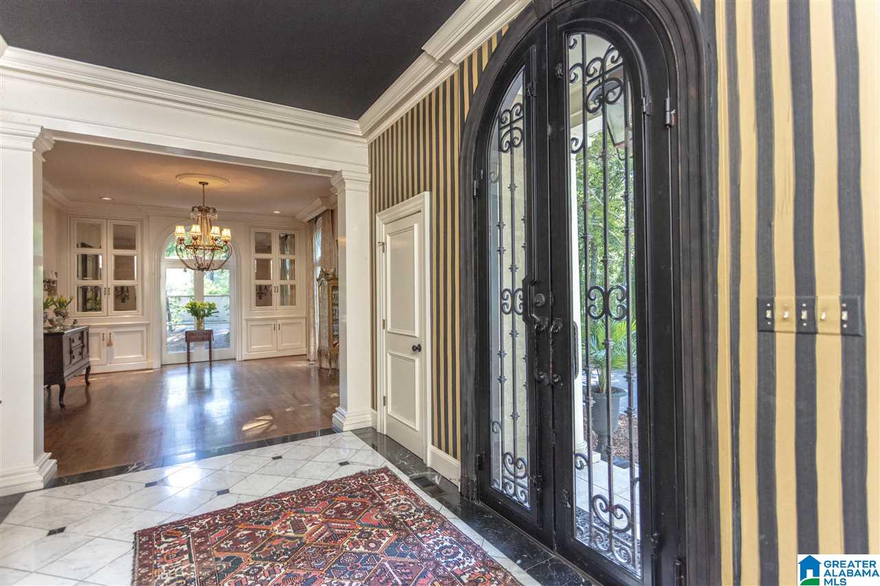 2813 Overton Road Mountain Brook, AL 35223 - Photo 4 of 35