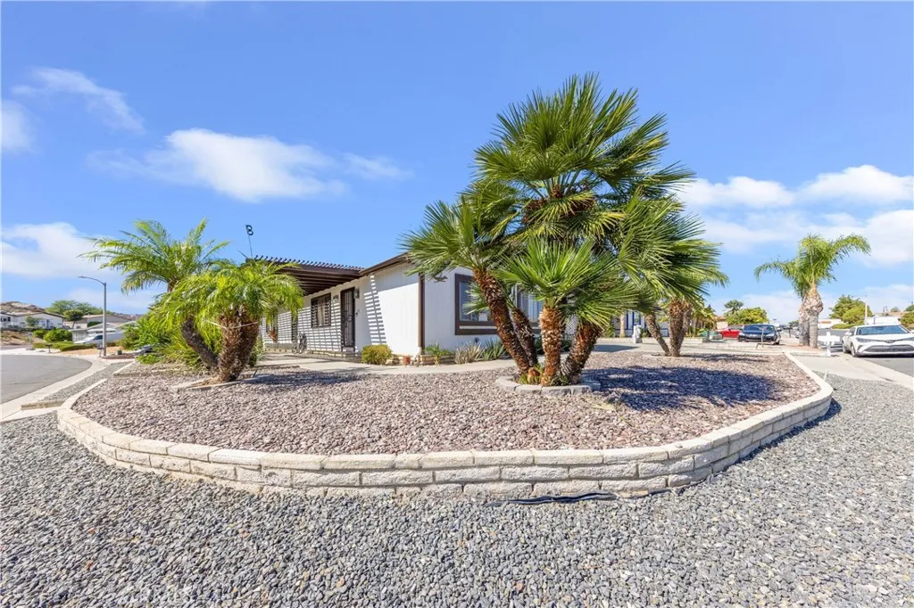 602 Roadrunner Way Perris, CA 92570 - Photo 3 of 34