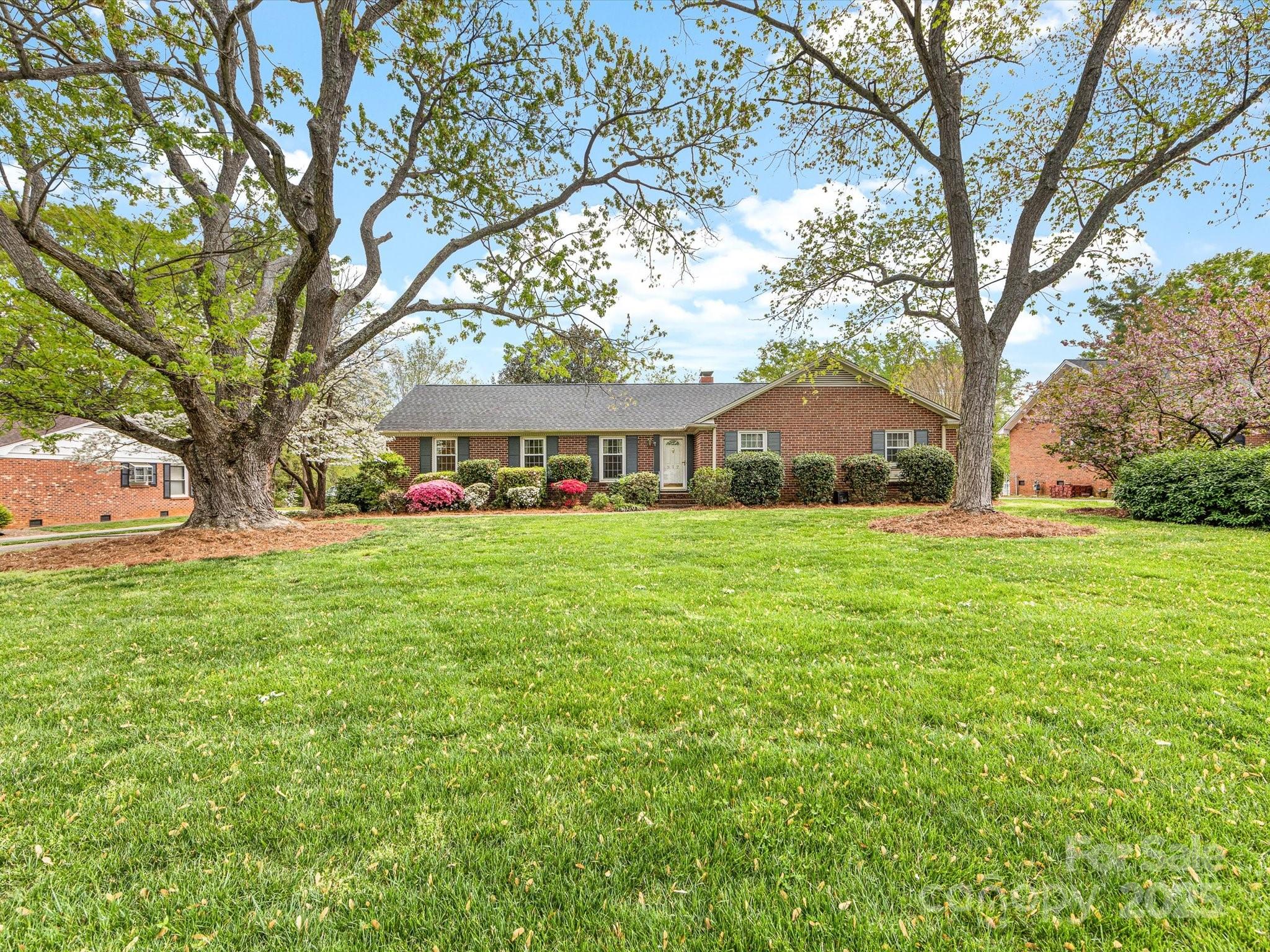 512 Holiday Road Gastonia, NC 28054 - Photo 2 of 42 Gallery Image 2