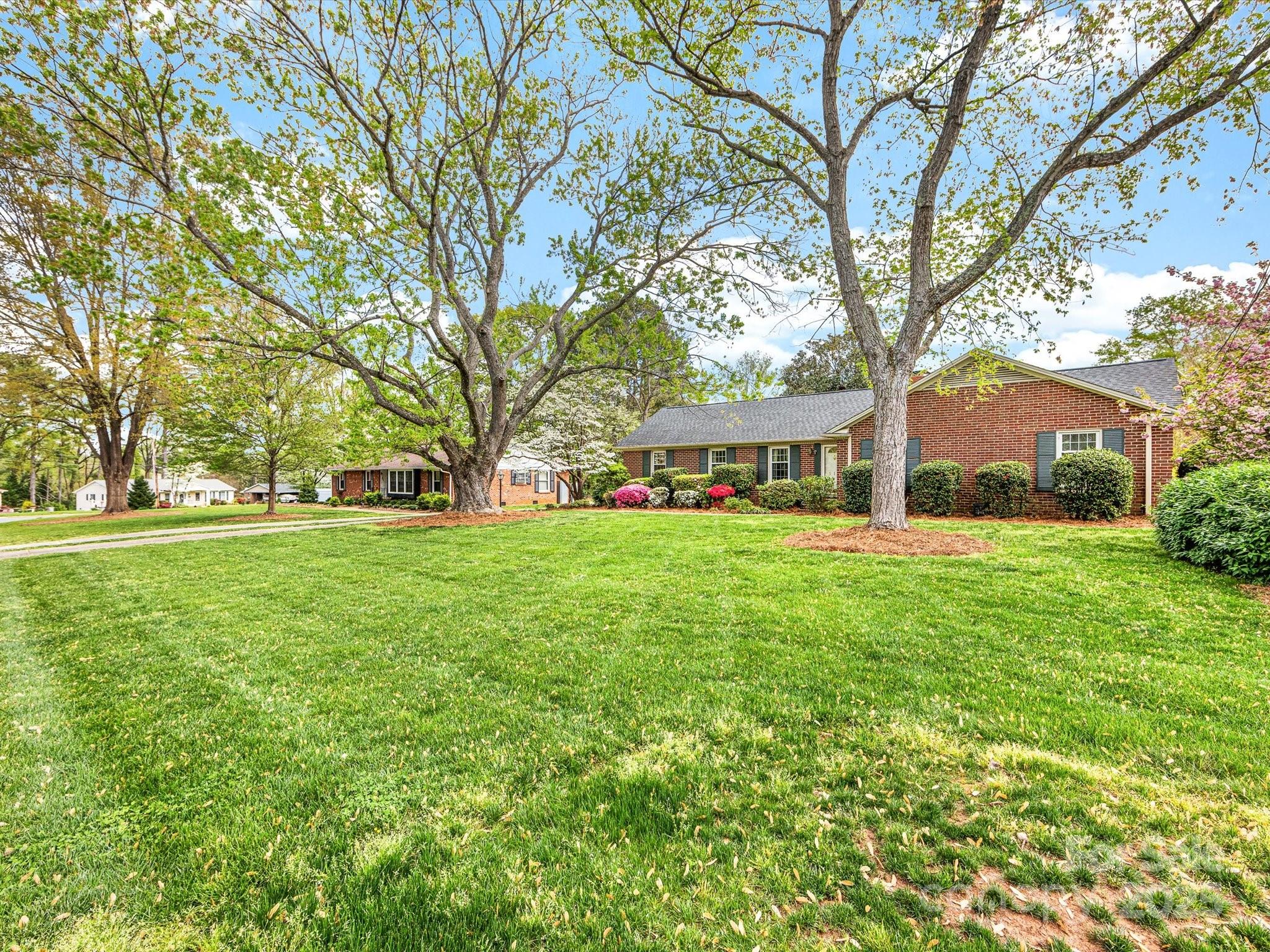 512 Holiday Road Gastonia, NC 28054 - Photo 3 of 42 Gallery Image 3