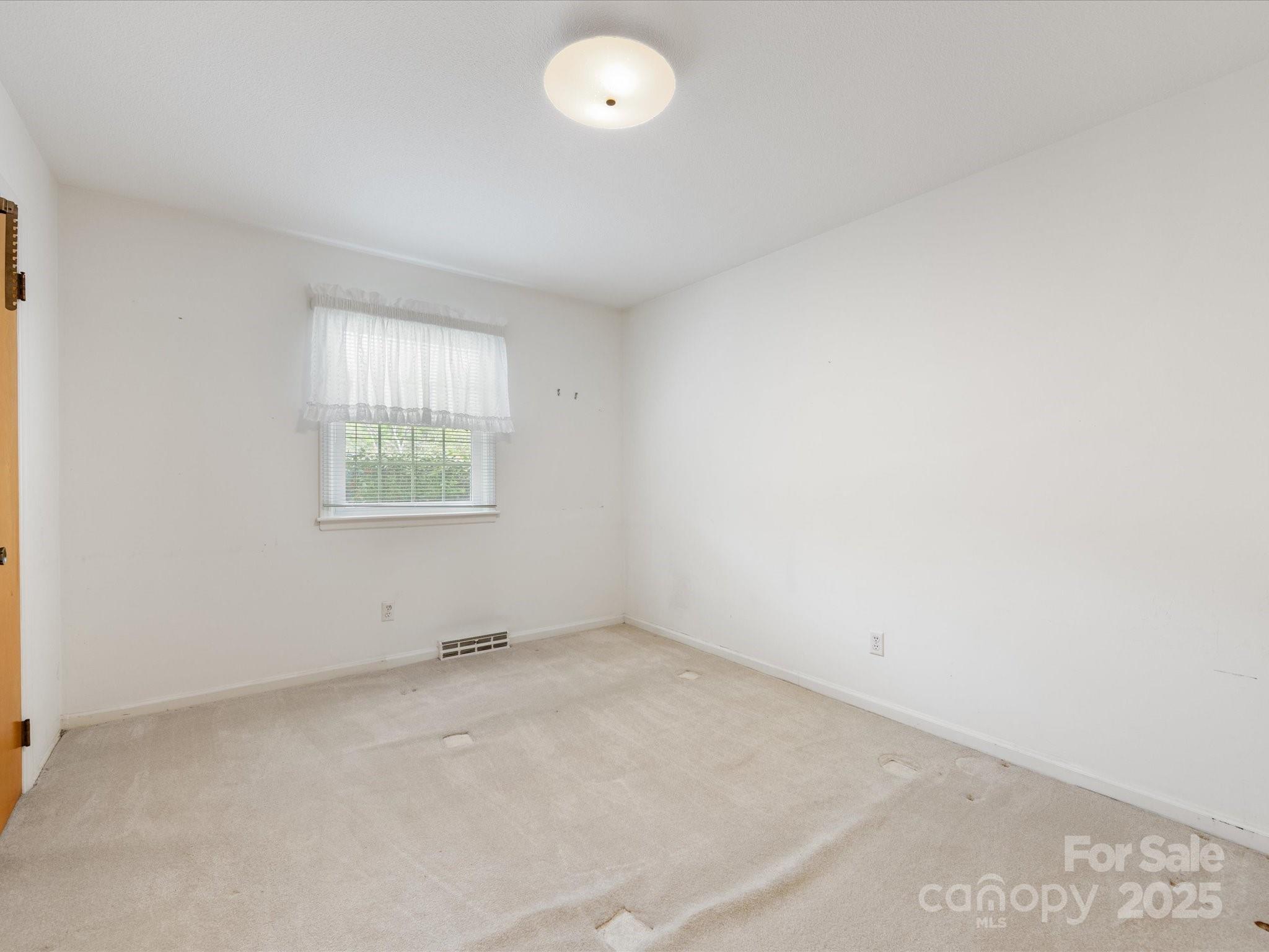 512 Holiday Road Gastonia, NC 28054 - Photo 34 of 42 Gallery Image 34
