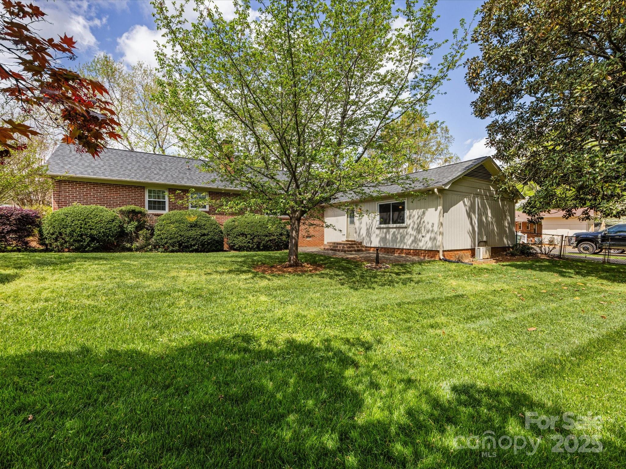 512 Holiday Road Gastonia, NC 28054 - Photo 36 of 42 Gallery Image 36