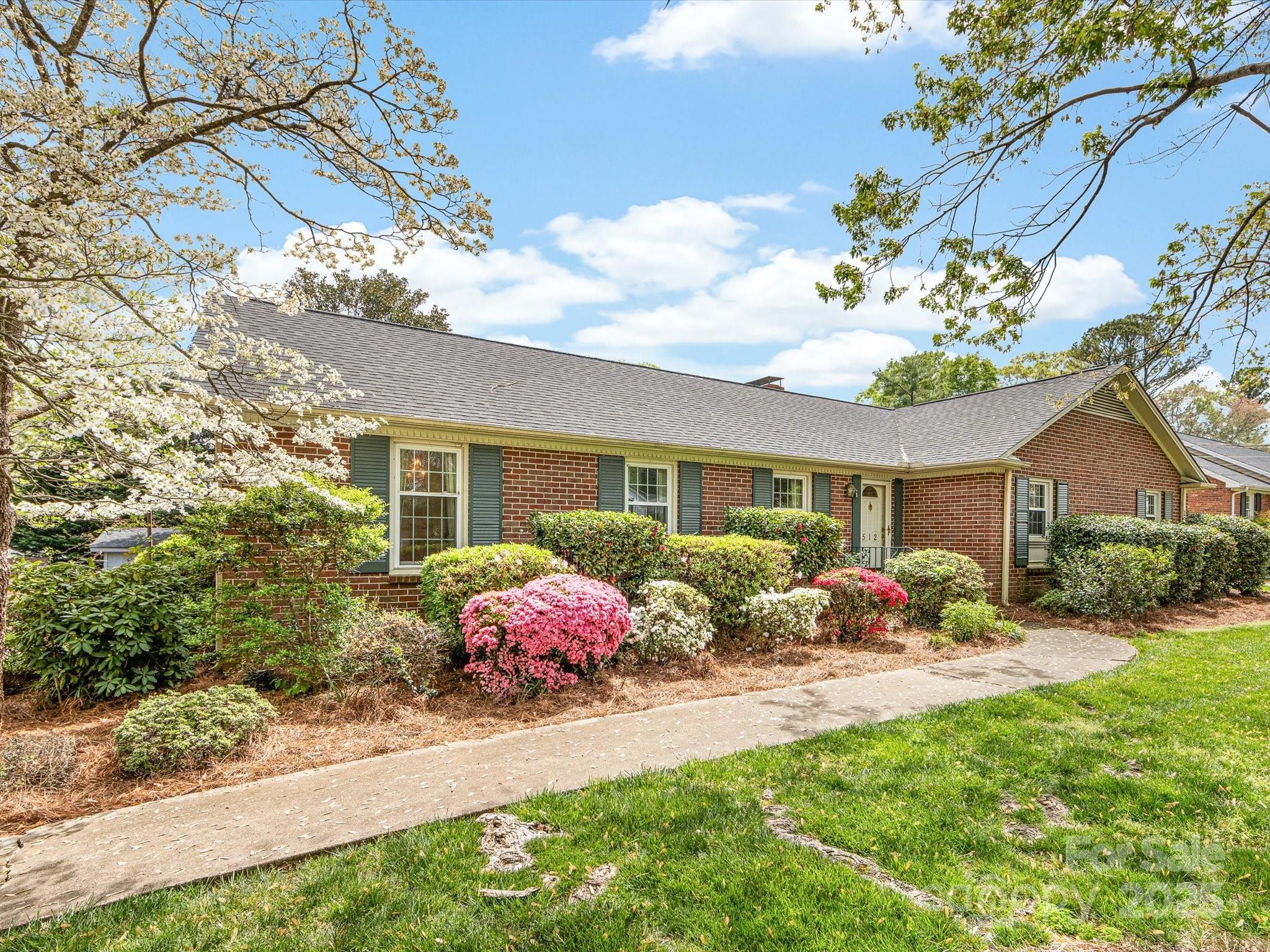 512 Holiday Road Gastonia, NC 28054 - Photo 4 of 42 Gallery Image 4
