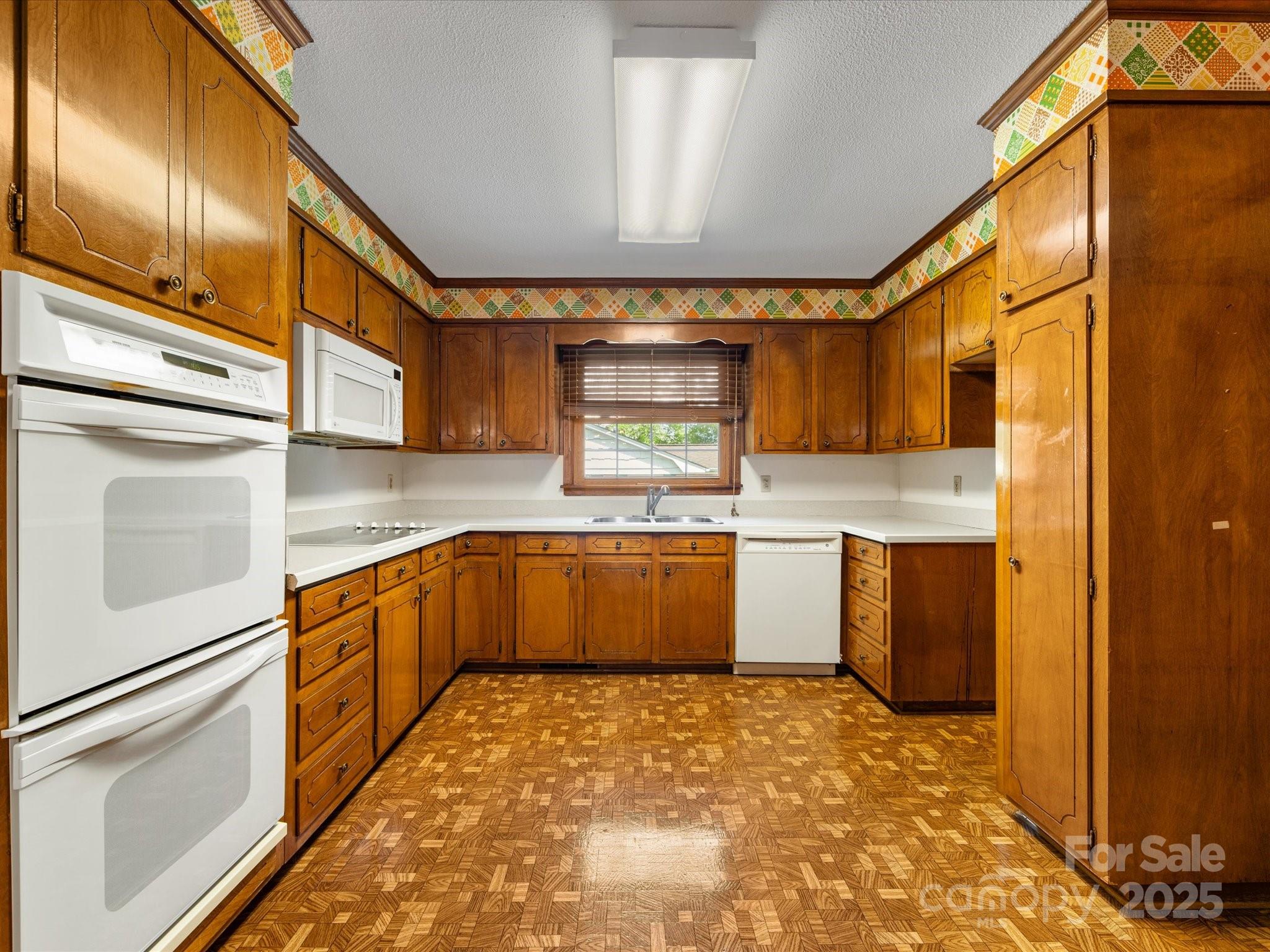 512 Holiday Road Gastonia, NC 28054 - Photo 5 of 42 Gallery Image 5