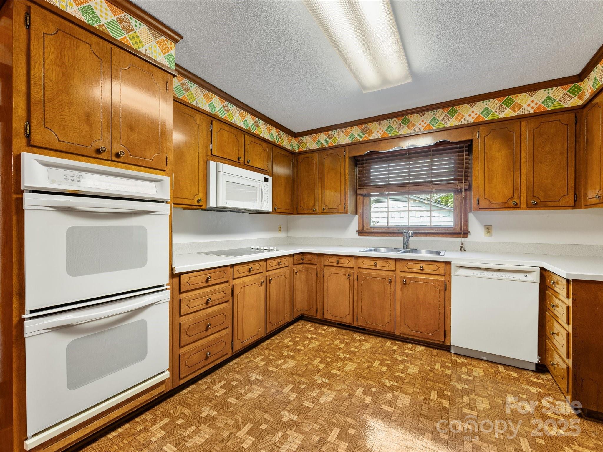 512 Holiday Road Gastonia, NC 28054 - Photo 6 of 42 Gallery Image 6