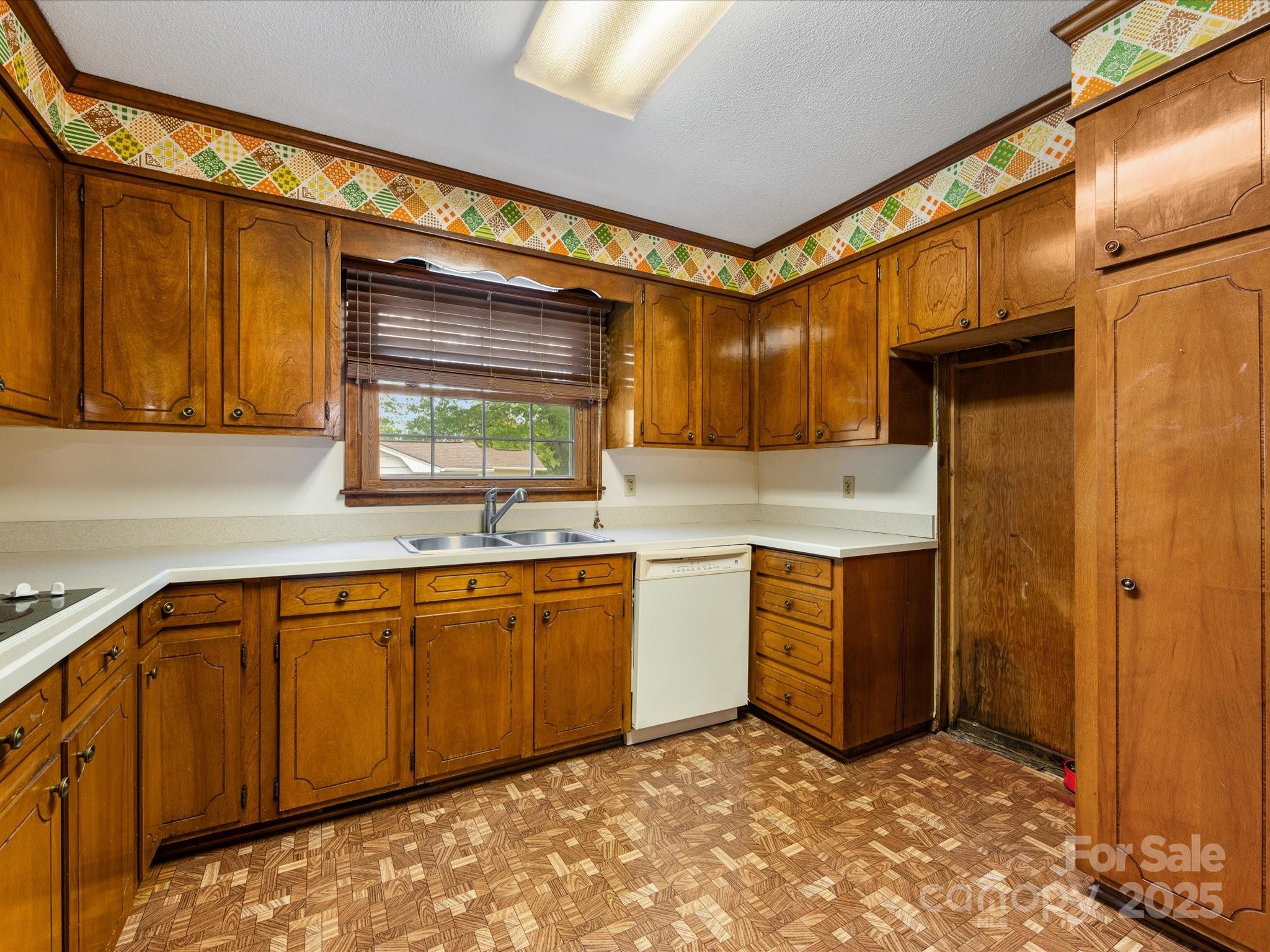 512 Holiday Road Gastonia, NC 28054 - Photo 7 of 42 Gallery Image 7