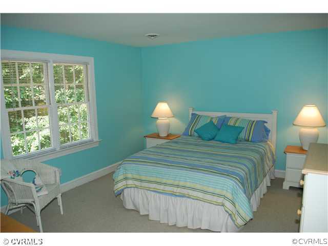 3908 Timber Ridge Place Midlothian, VA 23112 - Photo 9 of 12 a bedroom with a bed and a lamp