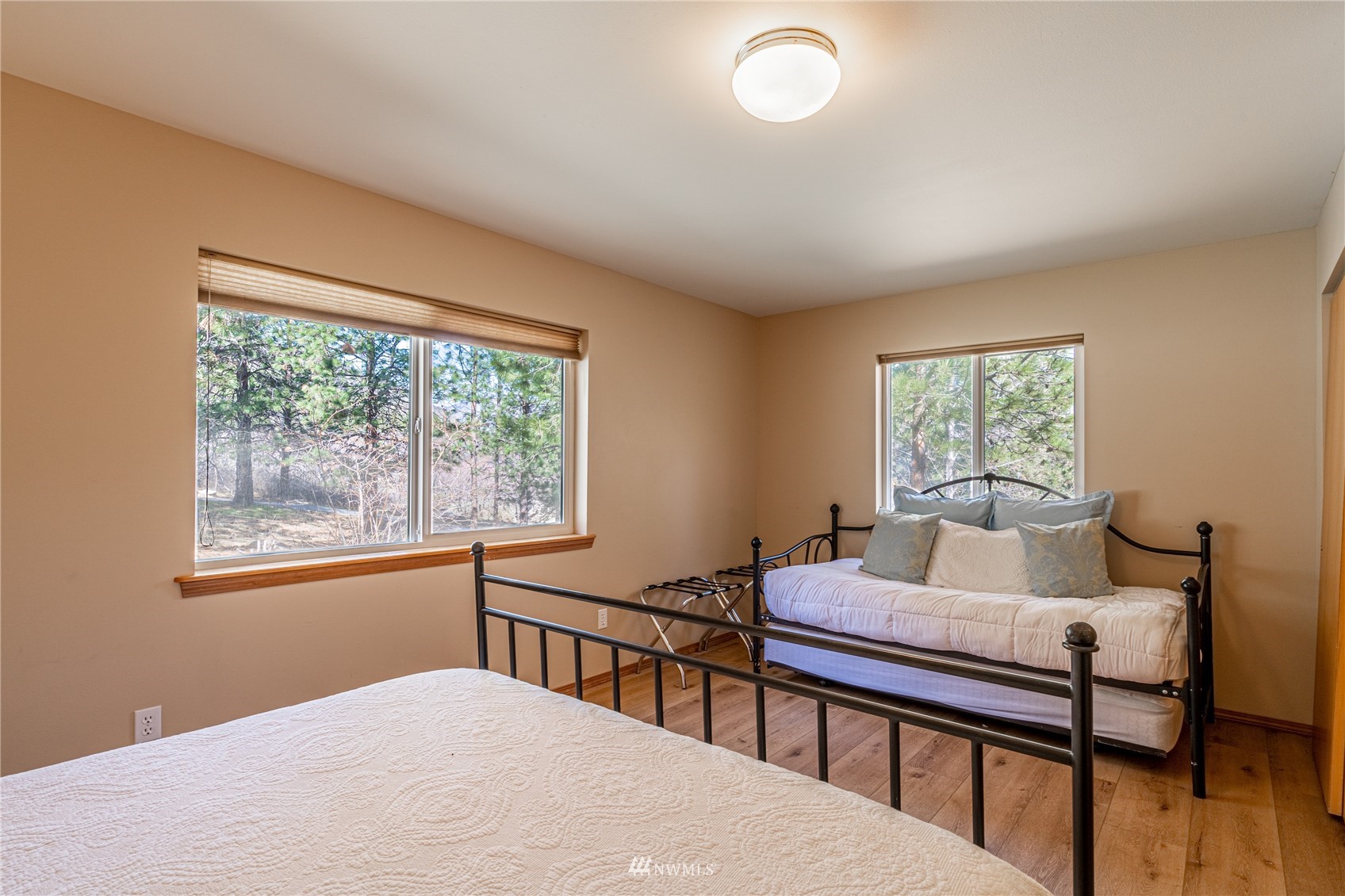 15005 South Lakeshore Road Chelan, WA 98816 - Photo 18 of 34 Gallery Image 18